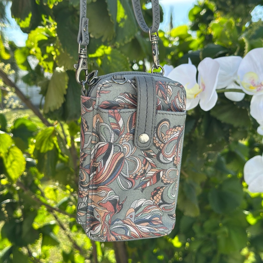 Sakroots phone wallet